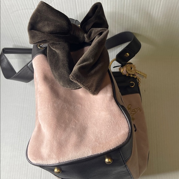 🆕listing…Juicy Couture Key Juicy Tote - Picture 4 of 5